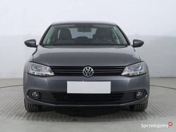 Szary Używany 2014 VW Jetta Sedan/Limuzyna | 35 999 zł (Uczciwa cena)