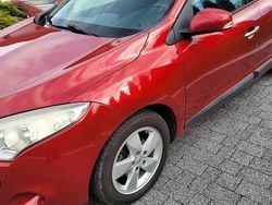 Bordowy Używany 2010 Renault Mégane III Hatchback | 15 700 zł (Dobra cena)