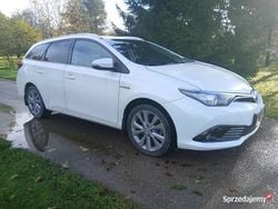 Biały Używany 2018 Toyota Auris Hybrid Kombi | 53 000 zł (Dobra cena)
