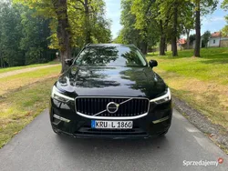 Czarny Używany 2022 Volvo XC60 Momentum SUV | 129 000 zł (Uczciwa cena)