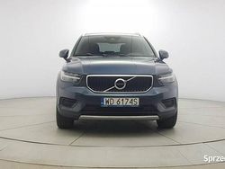 Niebieski Używany 2021 Volvo XC40 Momentum SUV | 104 850 zł (Uczciwa cena)