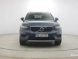Niebieski Używany 2021 Volvo XC40 Momentum SUV | 104 850 zł (Uczciwa cena)
