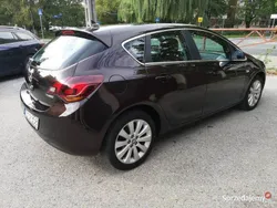 Brązowy Używany 2012 Opel Astra Cosmo Hatchback | 29 900 zł (Uczciwa cena)