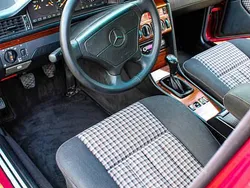 Używany 1994 Mercedes E250 | 20 000 zł