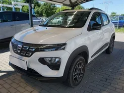 Biały Używany 2022 Dacia Spring Essentiel Hatchback | 37 900 zł (Uczciwa cena)
