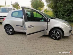 Srebrny Używany 2005 Renault Clio II Sedan/Limuzyna | 7750 zł