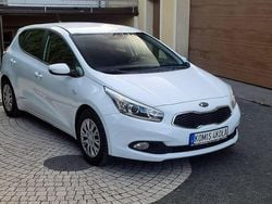 Biały (metalik) Używany 2013 Kia Ceed 2 Hatchback | 28 900 zł (Uczciwa cena)