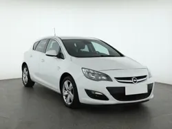 Biały Używany 2013 Opel Astra Hatchback | 23 999 zł (Dobra cena)
