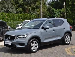 Szary Używany 2022 Volvo XC40 Momentum SUV | 121 900 zł (Dobra cena)