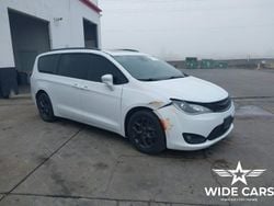 Biały (metalik) Używany 2018 Chrysler Pacifica SUV | 46 100 zł
