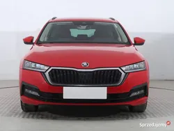 Czerwony Używany 2023 Skoda Octavia Kombi | 95 999 zł (Uczciwa cena)