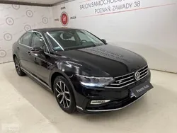 Czarny Używany 2019 VW Passat R-line Sedan/Limuzyna | 79 900 zł (Uczciwa cena)