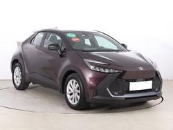 Fioletowy Używany 2024 Toyota C-HR SUV | 112 999 zł (Uczciwa cena)