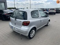 Srebrny (metalik) Używany 2002 Toyota Yaris Hatchback | 1900 zł