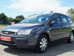 Szary Używany 2006 Ford Focus Sedan/Limuzyna | 10 900 zł (Uczciwa cena)