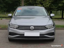 Srebrny Używany 2020 VW Passat Sedan/Limuzyna | 63 999 zł (Dobra cena)