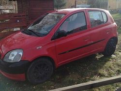 Czerwony Używany 2001 Toyota Yaris Hatchback | 2700 zł (Uczciwa cena)