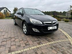Czarny Używany 2012 Opel Astra Kombi | 26 800 zł (Dobra cena)
