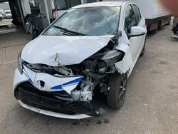 Biały Używany 2018 Toyota Yaris Hybrid Hatchback | 24 000 zł