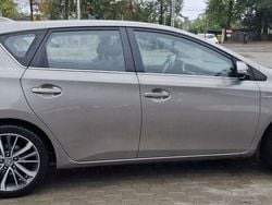Brązowobeżowy Używany 2016 Toyota Auris Hatchback | 72 900 zł