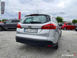 Srebrny (metalik) Używany 2015 Ford Focus Kombi | 28 900 zł (Uczciwa cena)