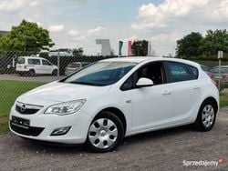 Biały Używany 2010 Opel Astra Hatchback | 17 900 zł (Drogi)