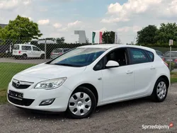 Biały Używany 2010 Opel Astra Hatchback | 17 900 zł (Dość drogi)