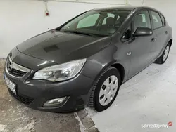 Szary Używany 2010 Opel Astra Hatchback | 13 900 zł (Super Cena)