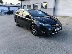 Czarny Używany 2014 Toyota Auris Kombi | 38 900 zł