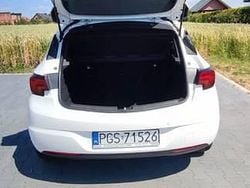 Biały Używany 2021 Opel Astra Hatchback | 45 200 zł (Uczciwa cena)