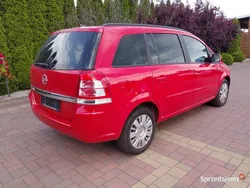 Czerwony Używany 2012 Opel Zafira Minivan | 9950 zł