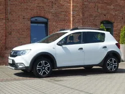 Biały Używany 2018 Dacia Sandero Stepway Hatchback | 35 900 zł (Uczciwa cena)
