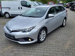 Srebrny Używany 2018 Toyota Auris Hybrid Kombi | 45 100 zł (Super Cena)