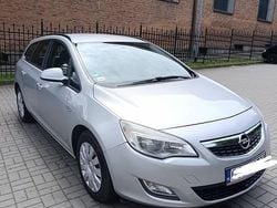 Srebrny Używany 2012 Opel Astra Sedan/Limuzyna | 15 599 zł (Uczciwa cena)