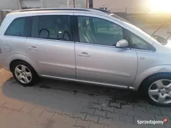 Srebrny Używany 2005 Opel Zafira Cosmo Minivan | 2500 zł