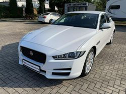 Biały (metalik) Używany 2017 Jaguar XE Sedan/Limuzyna | 79 900 zł (Dość drogi)