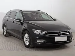 Czarny Używany 2019 VW Passat Kombi | 74 999 zł (Dość drogi)