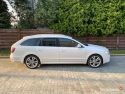Biały Używany 2011 Skoda Superb Kombi | 34 700 zł (Uczciwa cena)