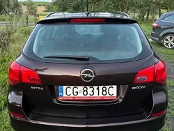 Brązowy Używany 2011 Opel Astra Kombi | 11 000 zł