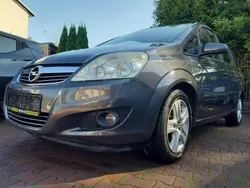 Srebrny Używany 2009 Opel Zafira Minivan | 15 400 zł (Uczciwa cena)