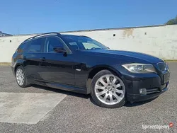 Czarny Używany 2009 BMW 330 Kombi | 35 000 zł