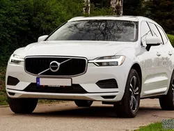 Biały Używany 2020 Volvo XC60 Momentum SUV | 119 000 zł (Super Cena)