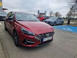 Bordowy (metalik) Używany 2022 Hyundai i30 Sedan/Limuzyna | 64 900 zł (Uczciwa cena)