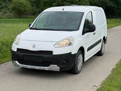 Biały Używany 2012 Peugeot Partner Minivan | 19 500 zł (Uczciwa cena)