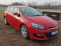 Czerwony Używany 2012 Opel Astra Kombi | 13 900 zł (Dość drogi)