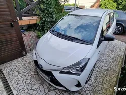 Biały Używany 2018 Toyota Yaris Hybrid Hatchback | 44 000 zł (Uczciwa cena)