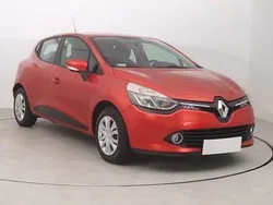 Czerwony Używany 2015 Renault Clio IV Hatchback | 31 999 zł (Uczciwa cena)