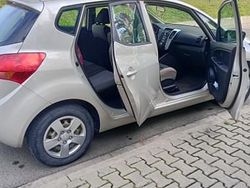 Żółty Używany 2011 Kia Venga Hatchback | 18 000 zł (Uczciwa cena)