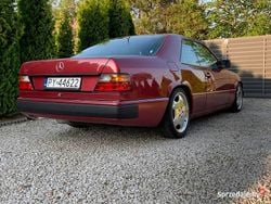 Wiśniowy Używany 1991 Mercedes E300 Coupe | 39 000 zł
