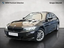Czarny szafir metalizowany Używany 2022 BMW 318 Shadowline Sedan/Limuzyna | 139 900 zł